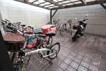 駐輪場とバイク置場
