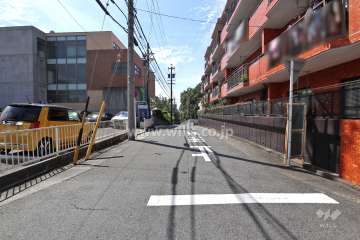 敷地南側の前面道路（東側から）