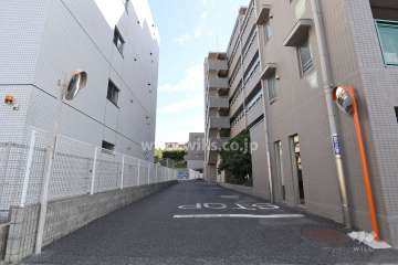 駐車場出入り口