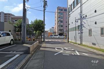 敷地の西側前面道路（北側から）