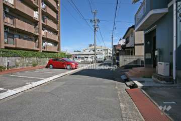 敷地南側の前面道路