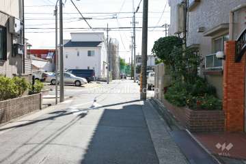 敷地東側の前面道路