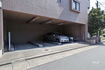 敷地内駐車場（屋内機械式）