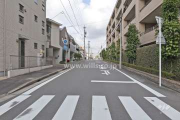 敷地南側の前面道路