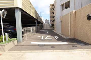 駐車場の出入り口