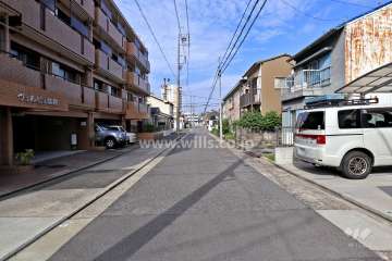 敷地北側の前面道路（北東側から）