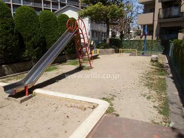 敷地に隣接して公園（なでしこ遊園）があります。