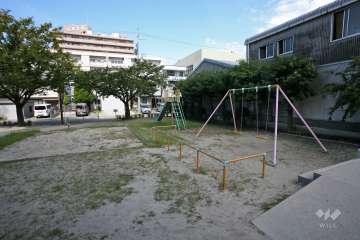 マンションに付属している、センチュリ−児童遊園地