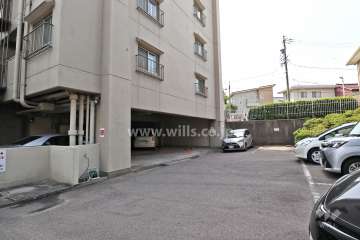 駐車場出入り口