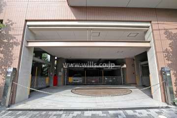 駐車場出入り口（ロボットゲート付き）