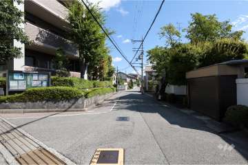 敷地南側の前面道路
