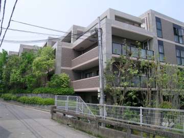グランヴェール雲雀丘の外観（南東側から）