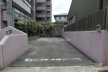 駐車場出入り口