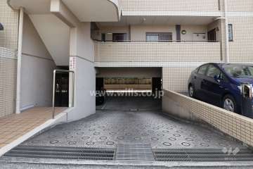 駐車場出入り口