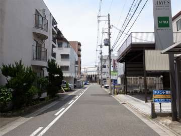 敷地北側の前面道路