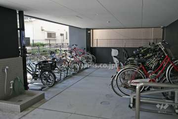屋内に設けられた駐輪場