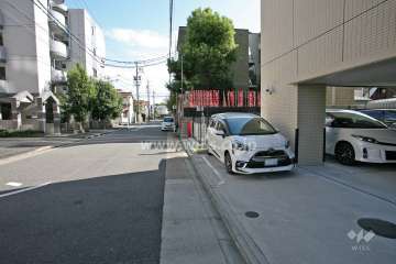 敷地東側の前面道路