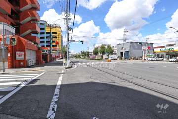 敷地北側の前面道路（東側から）