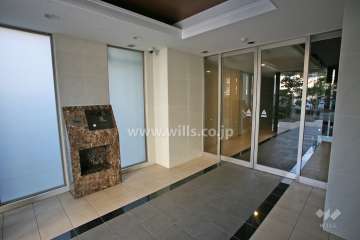 エントランスはオートロック付きです。