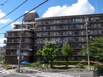 千里山グランドコーポの外観（南側から）