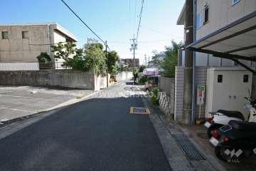 敷地北側の前面道路（北西側から）