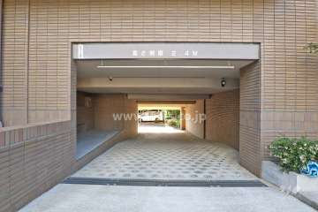 駐車場出入り口