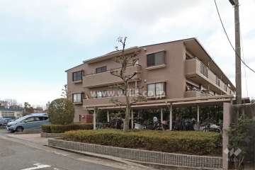 桜ケ岡レックスマンションの外観(南西側から)