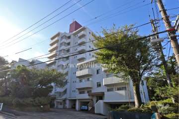 イートピア清水ヶ岡マンションの外観（北西側から）
