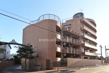 三旺マンション清水ヶ岡の外観（南西側から）