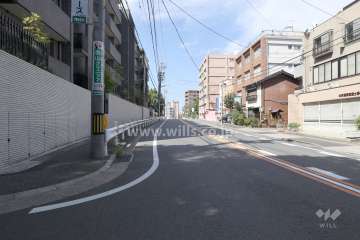 敷地北側の前面道路（東側から）