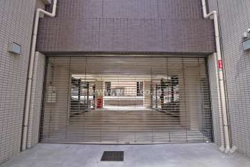 駐車場出入り口（リングシャッター付き）