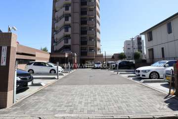 駐車場出入り口