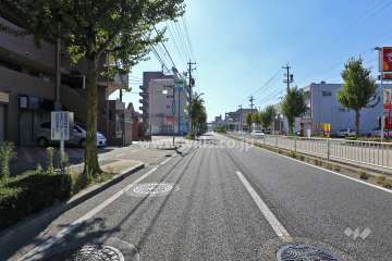 敷地北側の前面道路（東側から）
