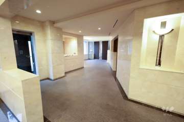 エントランスホール（別角度から）