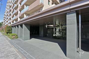 南側エントランス