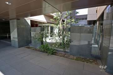 植栽スペースのあるエントランス