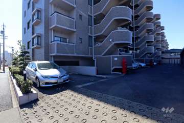 敷地内駐車場（屋外平面式）