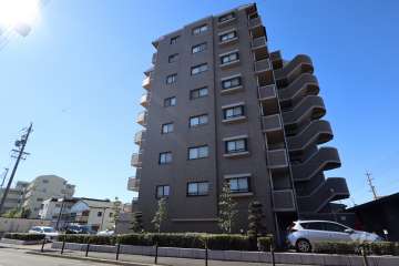 ファミール庄内通の外観（北東側から）