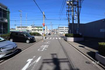 敷地北西側の前面道路