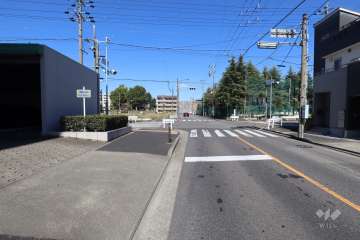 敷地北東側の前面道路