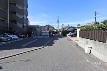 敷地北側の前面道路