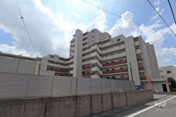 メイツ栄生の外観（北西側から）