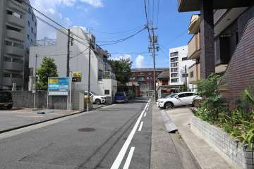 敷地北西側の前面道路