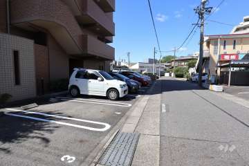 敷地内駐車場（屋外平面式）