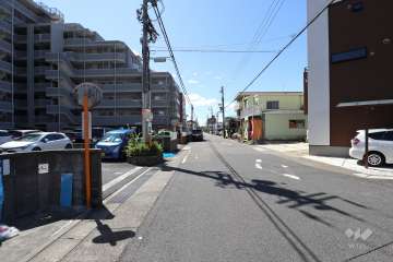 敷地北西側の前面道路
