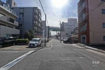 敷地南側の前面道路