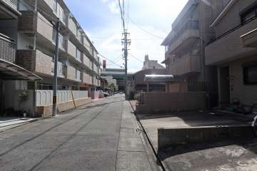 敷地南側の前面道路