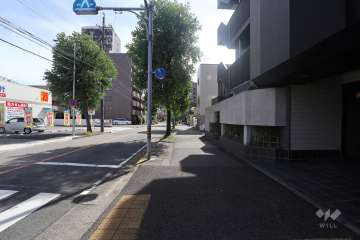 敷地北側の前面道路