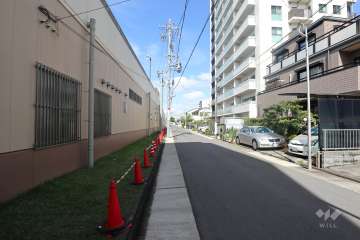 敷地南側の前面道路