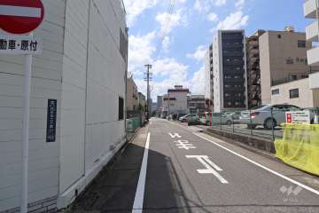 敷地東側の前面道路